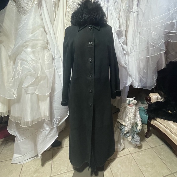 Luxurious Lamb Shearling lined coat - Picture 2 of 16